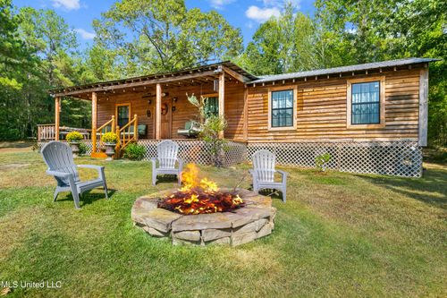 3011 Crowder Creek Rd, Carthage, MS, 39051-6052 | Card Image