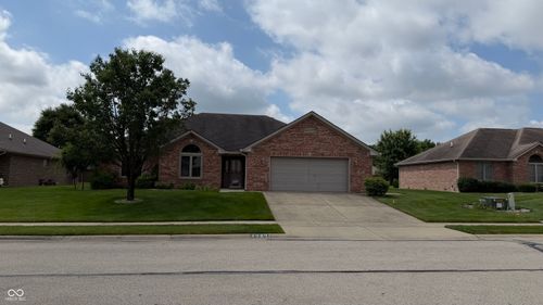 4989 Imperial Dr, Columbus, IN, 47203-8125 | Card Image