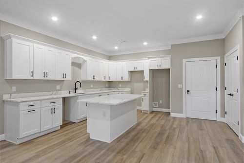 113-10100 S Willow St, Manchester, NH, 03103-2390 | Card Image