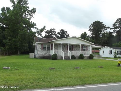 225 W South St, Rose Hill, NC, 28458-8720 | Card Image