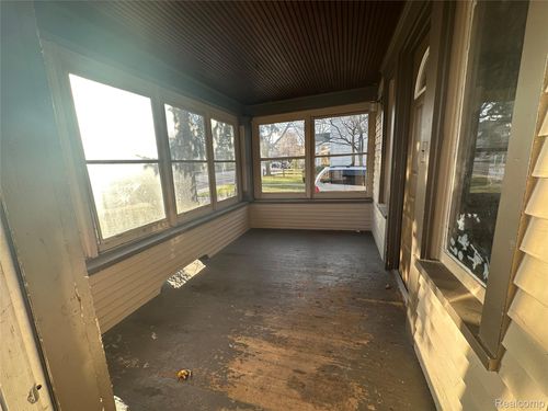 124 State St, Pontiac, MI, 48341-1450 | Card Image