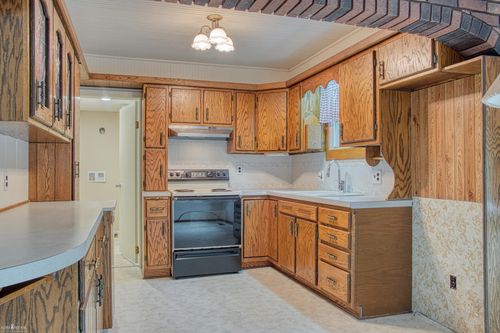 1207 W Oliver St, Owosso, MI, 48867-2178 | Card Image