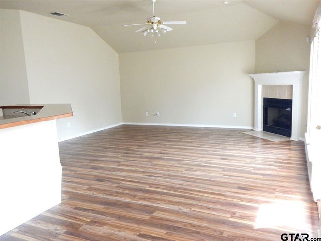 5637 Mustang Trl, House other with 3 bedrooms, 2 bathrooms and null parking in Tyler TX | Image 5