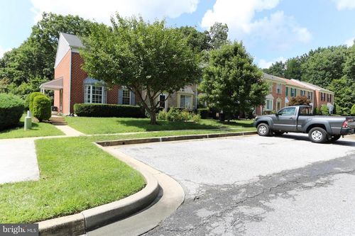 2 Island Run Ct, CATONSVILLE, MD, 21228-2440 | Card Image