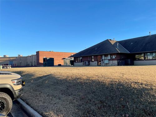 8827 E Reno Ave, Midwest City, OK, 73110-7732 | Card Image