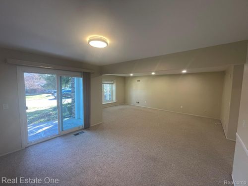 apt-4-30975 Pointe Of Woods Dr, Farmington Hills, MI, 48334-1267 | Card Image