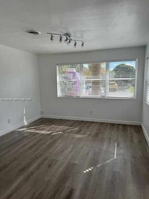 1-1101 Sw 30th St, Fort Lauderdale, FL, 33315-2923 | Card Image