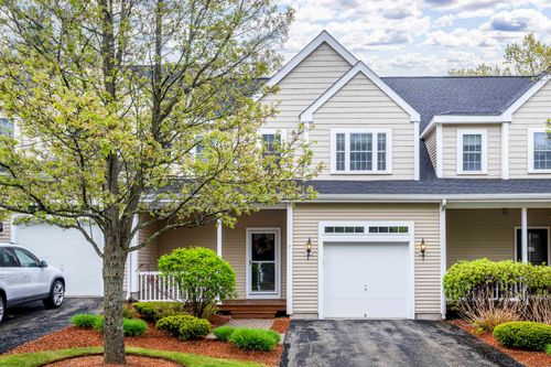 7 Augustus Cir, Merrimack, NH, 03054-5800 | Card Image