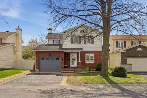 386 Pauline-Charron Pl, Vanier, ON, K1L8L3 | Card Image