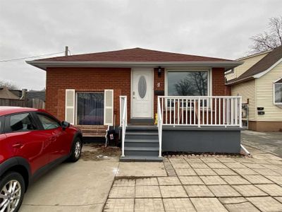 MAIN - 11 Parkdale Ave S, House other with 3 bedrooms, 1 bathrooms and 1 parking in Hamilton ON | Image 2