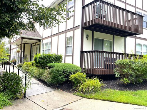 660 E Crooked Hill Rd, Pearl River, NY, 10965-1185 | Card Image