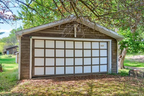 4425 West St, Leonard, MI, 48367-7718 | Card Image