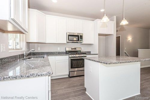 8-305 Devonshire Dr, Lapeer, MI, 48446-4794 | Card Image