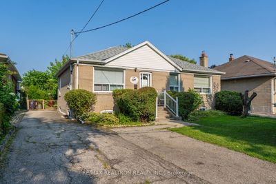 209 Faywood Blvd, House other with 3 bedrooms, 2 bathrooms and 5 parking in North York ON | Image 1