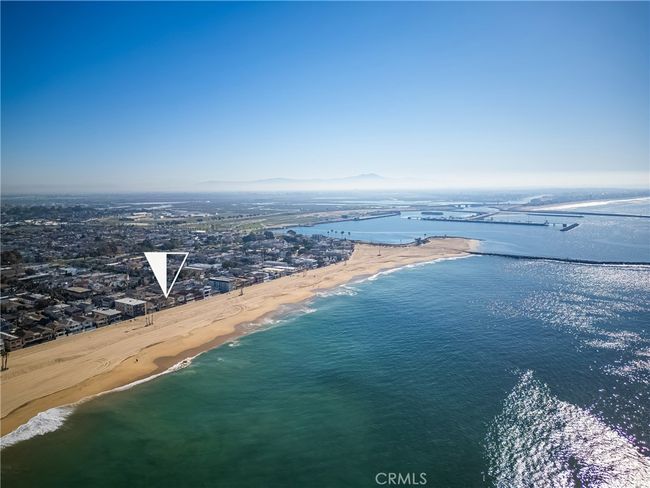 1207 Seal Way, Home with 6 bedrooms, 4 bathrooms and 2 parking in Seal Beach CA | Image 50