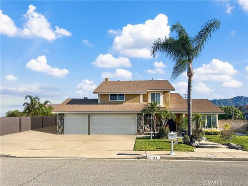 1142 Daisy Cir, Corona, CA, 92882-5820 | Card Image