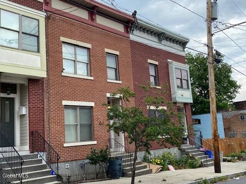 39 Alexander St, Albany, NY, 12202-1523 | Card Image