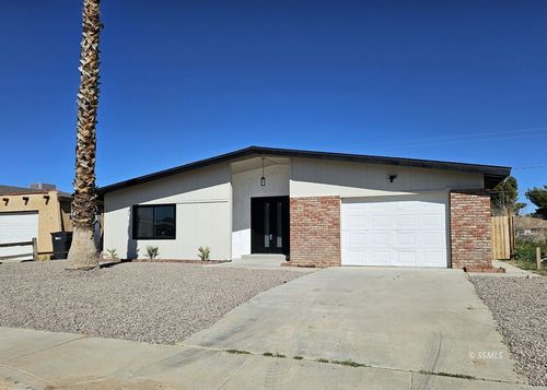 1332 W Willow Ave, Ridgecrest, CA, 93555-4847 | Card Image