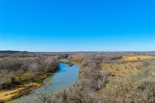 531 Highway 71 W, Smithville, TX, 78957-5784 | Card Image