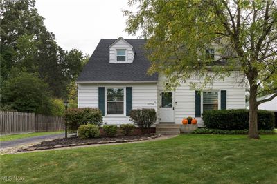 Cape cod-style house featuring a front yard | Image 1