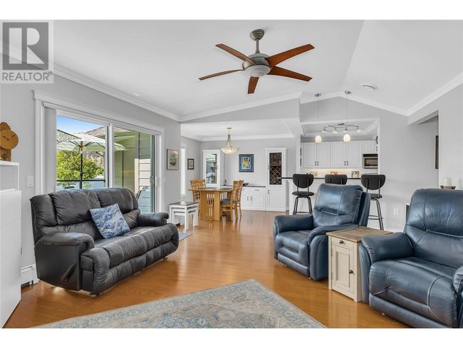 203 - 4340a Beach Ave, Townhouse with 2 bedrooms, 2 bathrooms and null parking in Peachland BC | Image 5