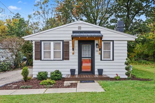206 Ward Ave, Saint Joseph, MI, 49085-2216 | Card Image