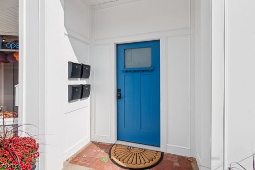 915 Main St, Boonton Twp, NJ, 07005-1584 | Card Image