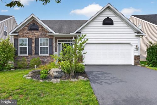 135 Goldenfield Dr, LANCASTER, PA, 17603-5678 | Card Image