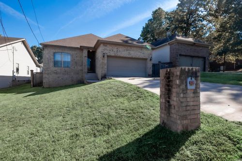 1911 Perry Street, Little Rock, AR, 72205-6651 | Card Image
