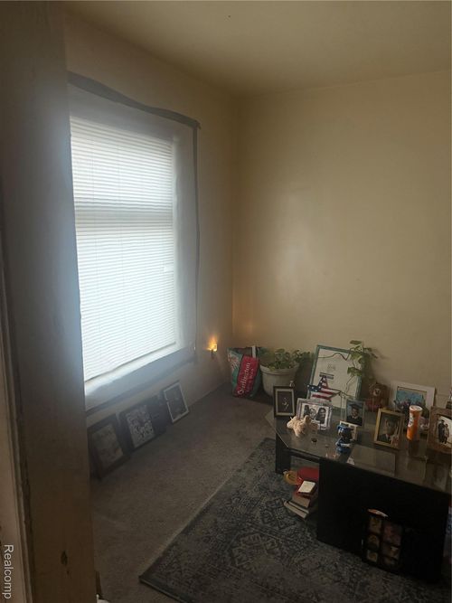 5682 Missouri St, Detroit, MI, 48208-1570 | Card Image