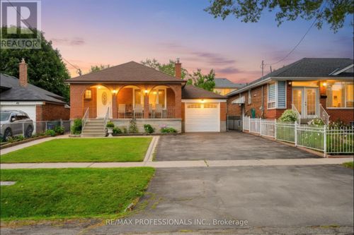 42 Woolgar Avenue, Toronto (Islington-City Centre West), ON, M8Z4Y7 | Card Image