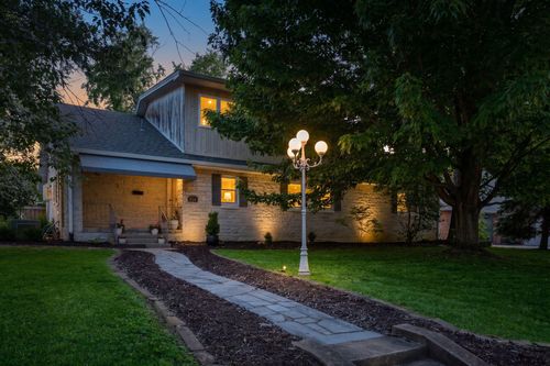 826 E Portland St, Springfield, MO, 65807-1864 | Card Image