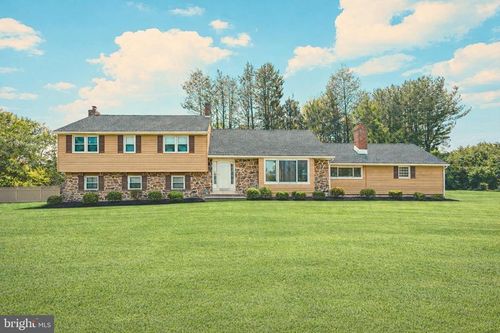 316 Maple Dr, Kennett Square, PA, 19348-1810 | Card Image