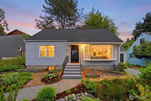 7030 27th Ave Ne, Seattle, WA, 98115-5844 | Card Image