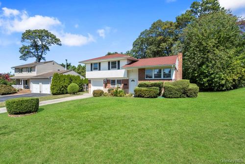 17 Wyoming St, Commack, NY, 11725-4518 | Card Image