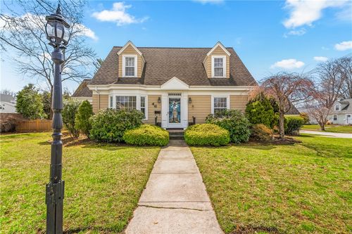 46 N Country Club Dr, Warwick, RI, 02888-4463 | Card Image