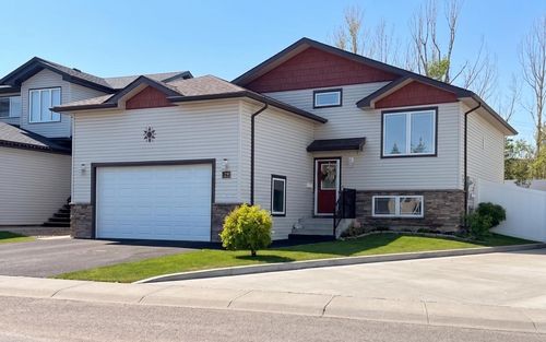 39 Greenwood Crt Sw, Medicine Hat, AB, T1A7X7 | Card Image