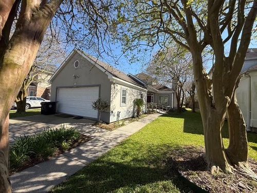 111 E Point Ct, New Orleans, LA, 70128-3640 | Card Image