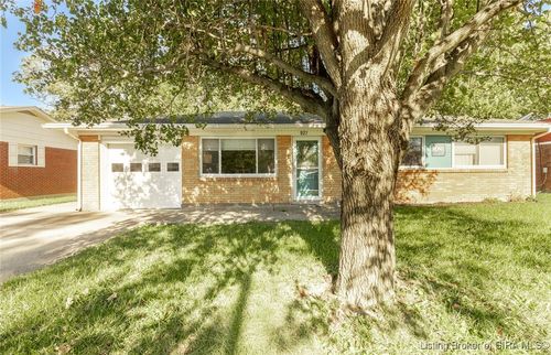 927 Silverwood Dr, Clarksville, IN, 47129-1115 | Card Image