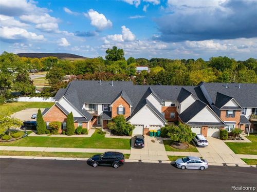 17157 Higdon Dr, Brownstown Twp, MI, 48193 | Card Image