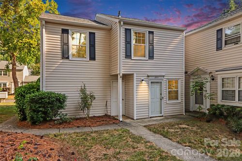 8521 Castle Pine Ct, Charlotte, NC, 28226-4693 | Card Image