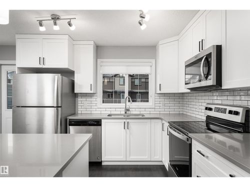 11-20 Augustine Cres, Sherwood Park, AB, T8H0Z8 | Card Image