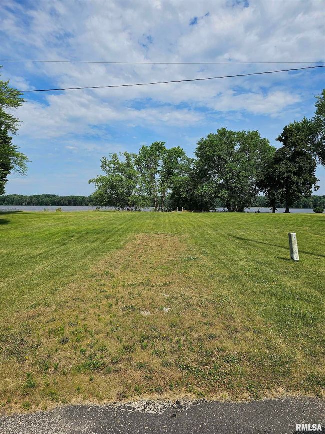 21812 River Rd N, House other with 2 bedrooms, 2 bathrooms and null parking in Cordova IL | Image 8