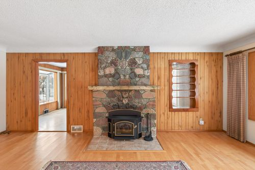 515 County Road B E, Maplewood, MN, 55117-1817 | Card Image