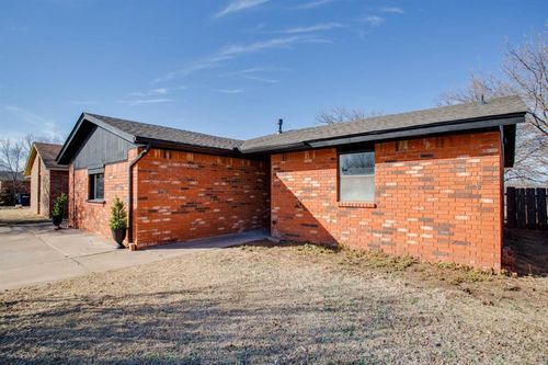 2814 Wildoak Cir, Enid, OK, 73701-7661 | Card Image