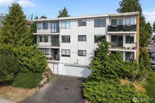 apt-203-10106 Greenwood Ave N, Seattle, WA, 98133-9178 | Card Image