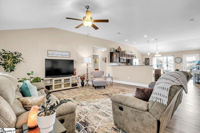 407 Braeburn Fields Ct, House other with 3 bedrooms, 2 bathrooms and 4 parking in Inman SC | Image 5