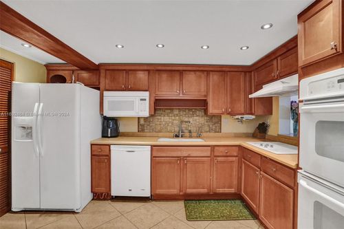 22-6483 Racquet Club Dr, Lauderhill, FL, 33319-5068 | Card Image