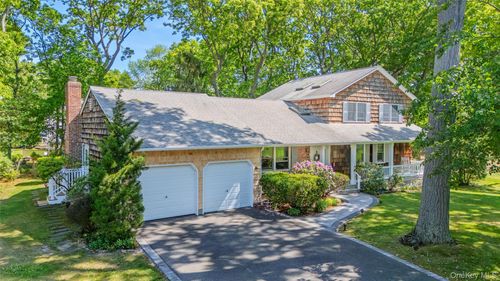 7 Cedarwood Ct, East Setauket, NY, 11733-1844 | Card Image