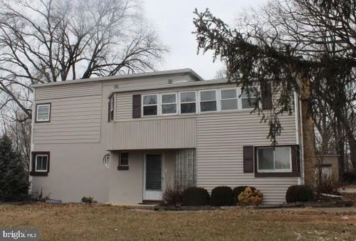 2821 S Queen St, YORK, PA, 17403 | Card Image